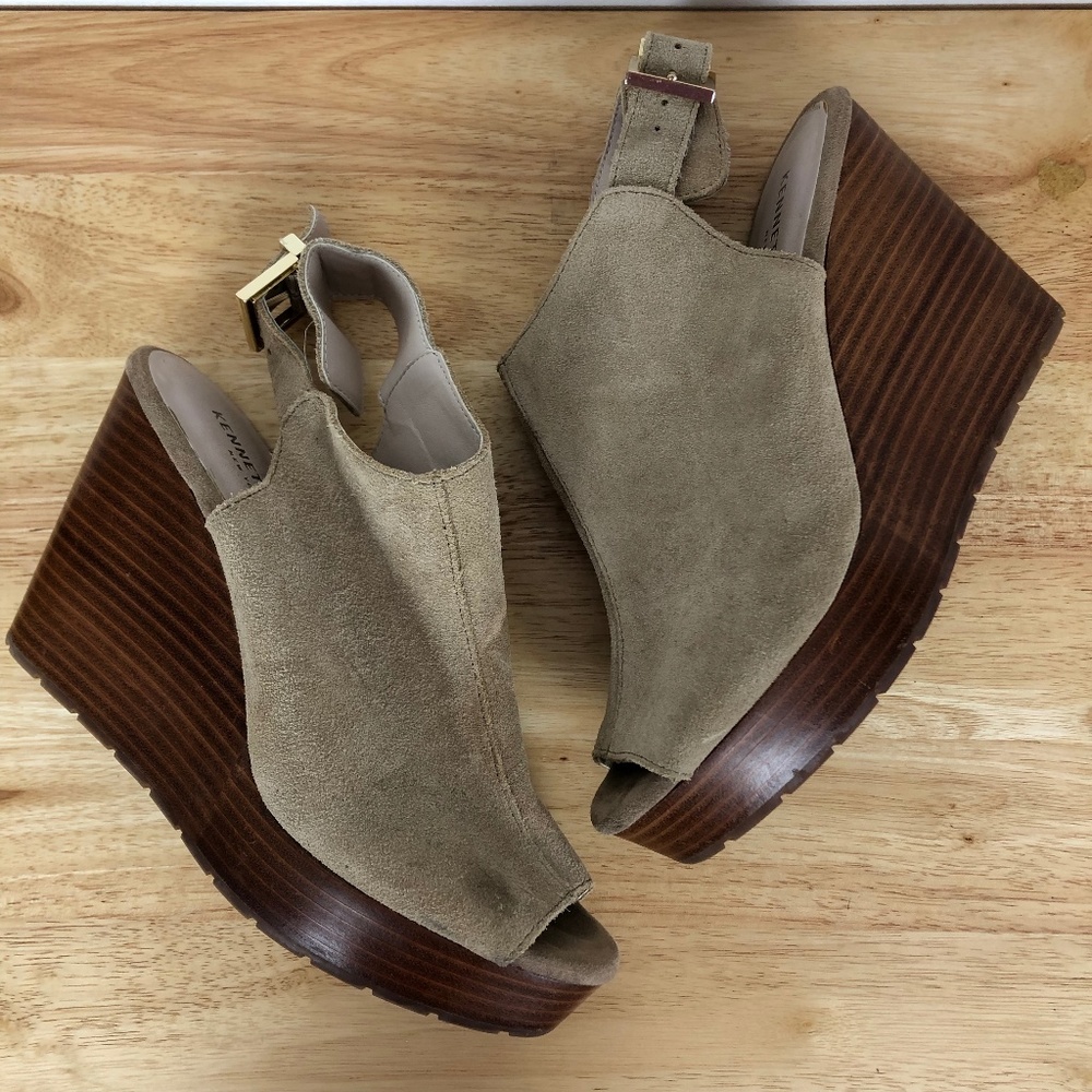 Kenneth Cole Octavia Suede Wedge. 7.5.